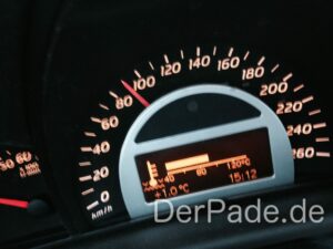 Motor erreicht wieder seine Betriebstemperatur nach dem Wechsel des Thermostats. Motor erreicht wieder seine Betriebstemperatur