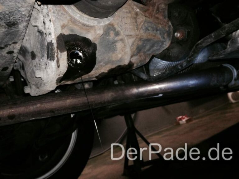 w203 auslaufendes Öl vom Differential Anleitung: W203 Öl vom Differential wechseln Der Pade image 2