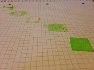 Die ersten Druckergebnisse meines DIY Low Budget 3D Druckers 1 Hinten der erste 3D Druck Versuch und vorne der letzte.