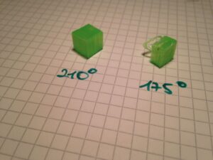 Mein selbst gebauter 3D Drucker aus altem PC Material 3 Links PLA mit 210° gedruckt und rechts PLA mit 175° gedruckt.