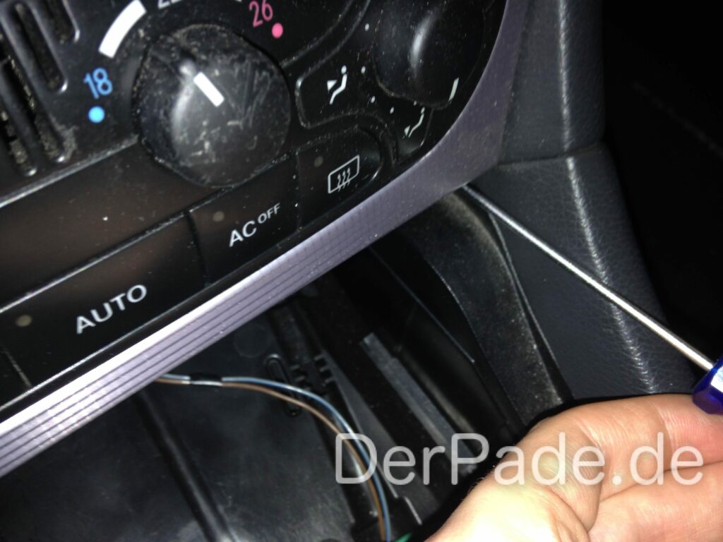 Guide: Remove Mercedes W203 Radio Der Pade image 9