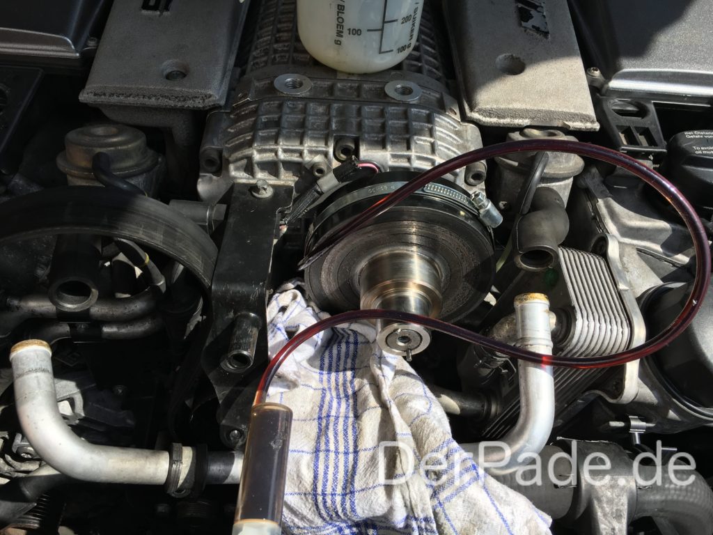 C32 AMG SLK32 AMG Kompressor Ölwechsel - Altes Öl absaugen