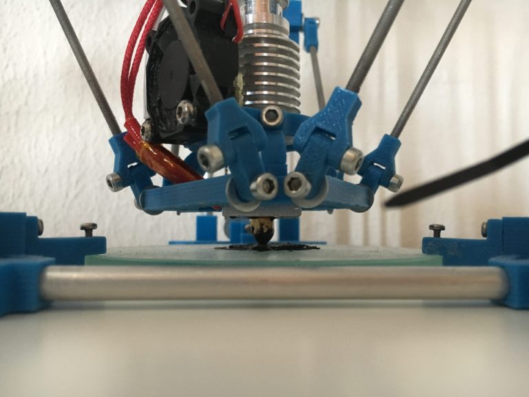 Backpack Mini 3D Delta Drucker - Druckvorgang Backpack Mini 3D Delta Drucker - Druckvorgang